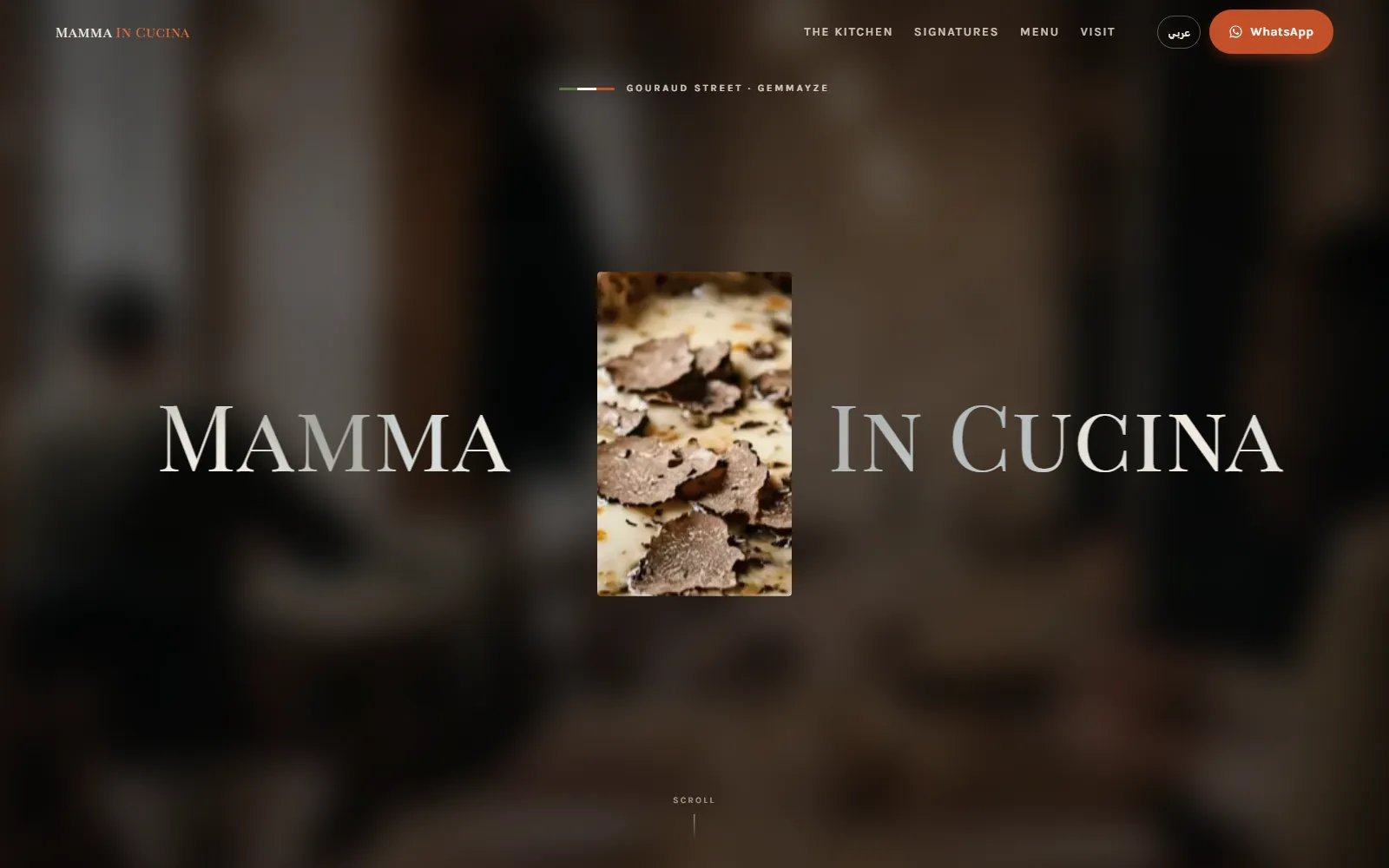 Mamma In Cucina homepage — the name split around a truffle pizza